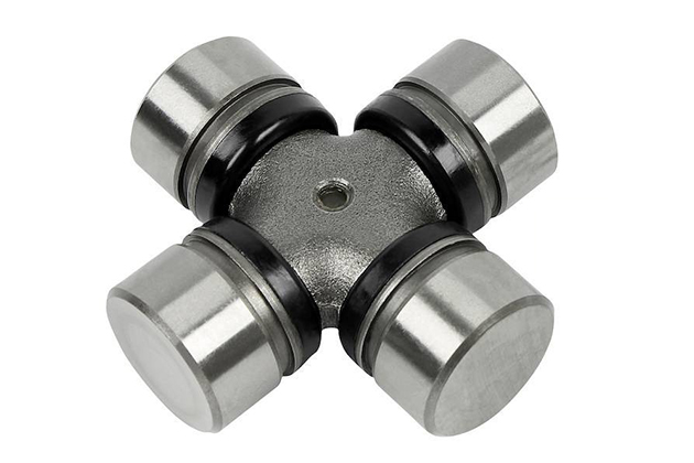 Определение и признаки неисправности крестовины карданной передачи